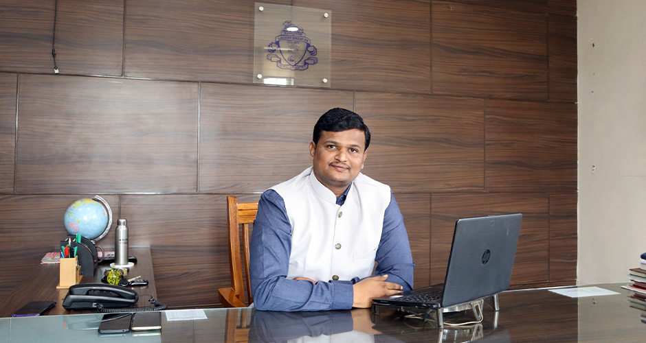 Principal's Desk - Kle School Athani